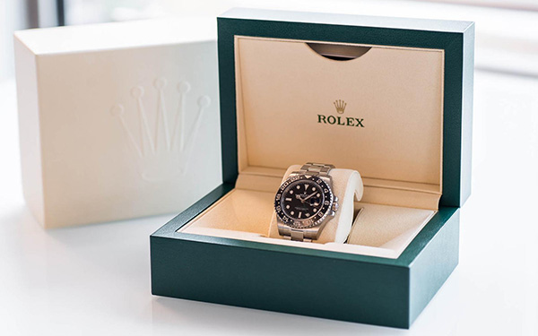 Luxusuhren im Full Set